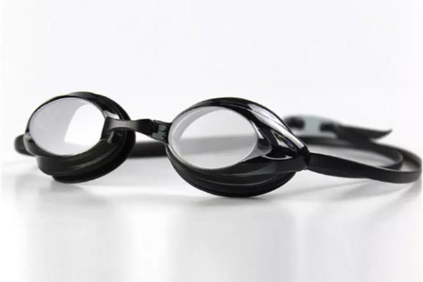 Silicone swim glasses